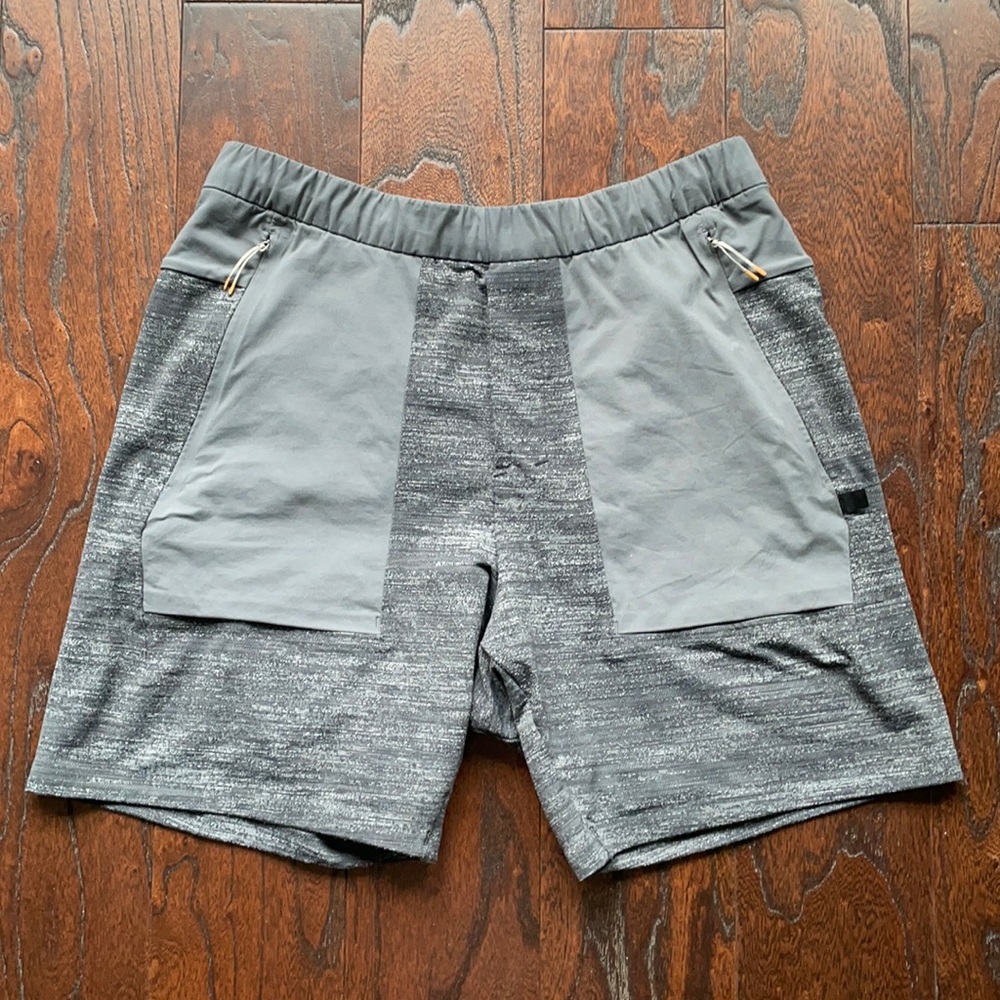 Mens Lululemon Gray Orange linerless shorts medium
